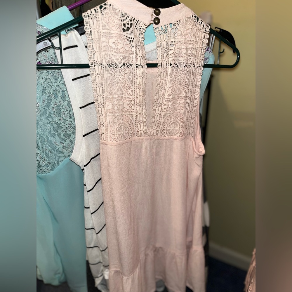 Women’s Pink Sleeveless Top- size medium- **NEVER WORN** - Picture 3 of 3